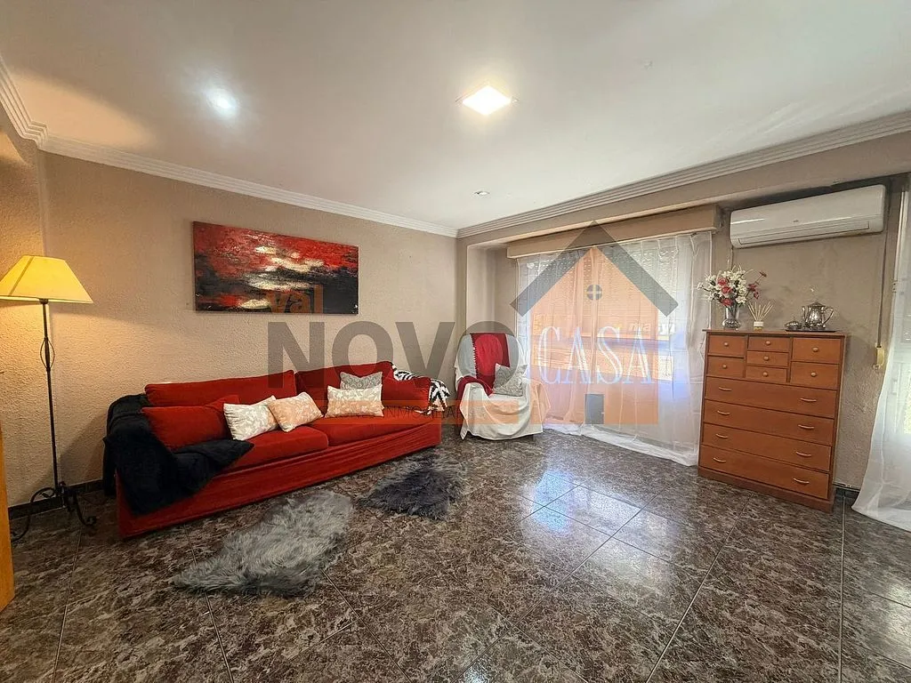 Elutuba - Bright Apartment with Patio in Silla