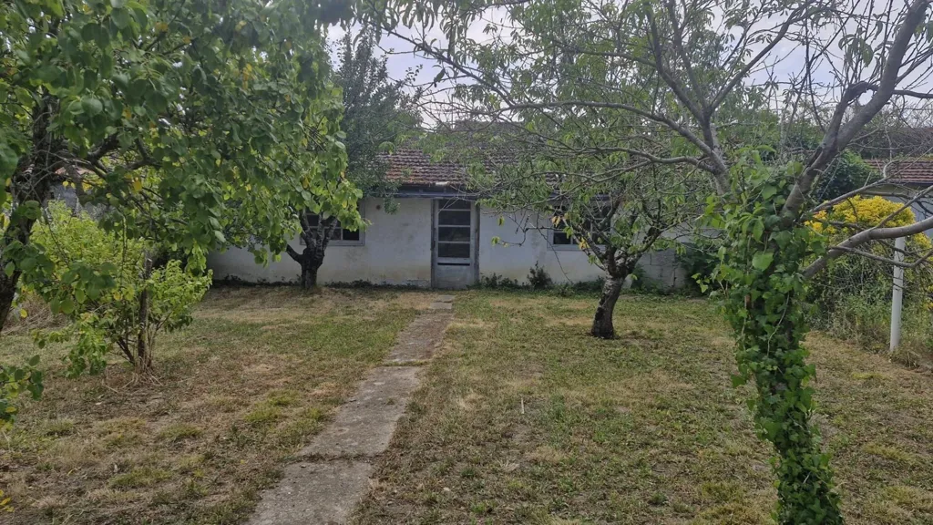 Garden - Family House with Garden in Castres