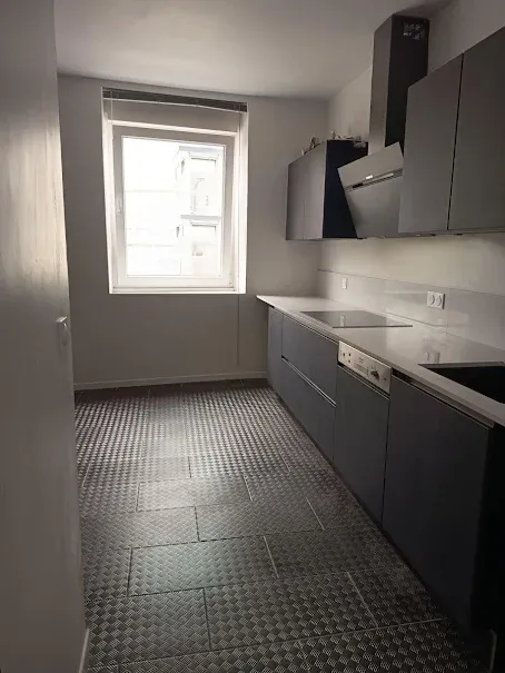 Köök - Apartment with City Centre Proximity in Reims