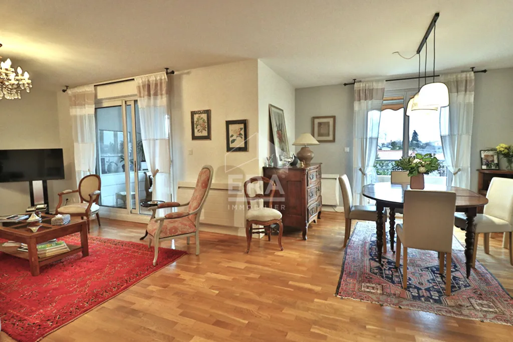 Séjour - Appartement Rénové avec Terrasse Sud-Est à Toulouse