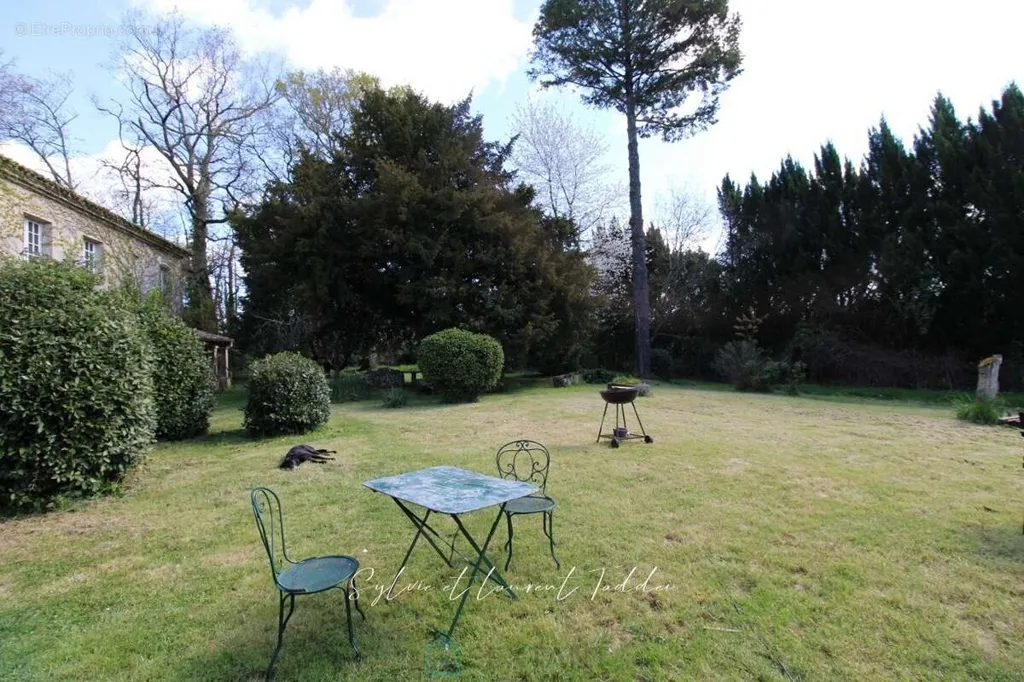 Maison 12 pièces à Montendre
