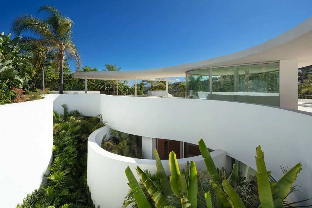 Piscina - Contemporary Villa with Pool in Estepona