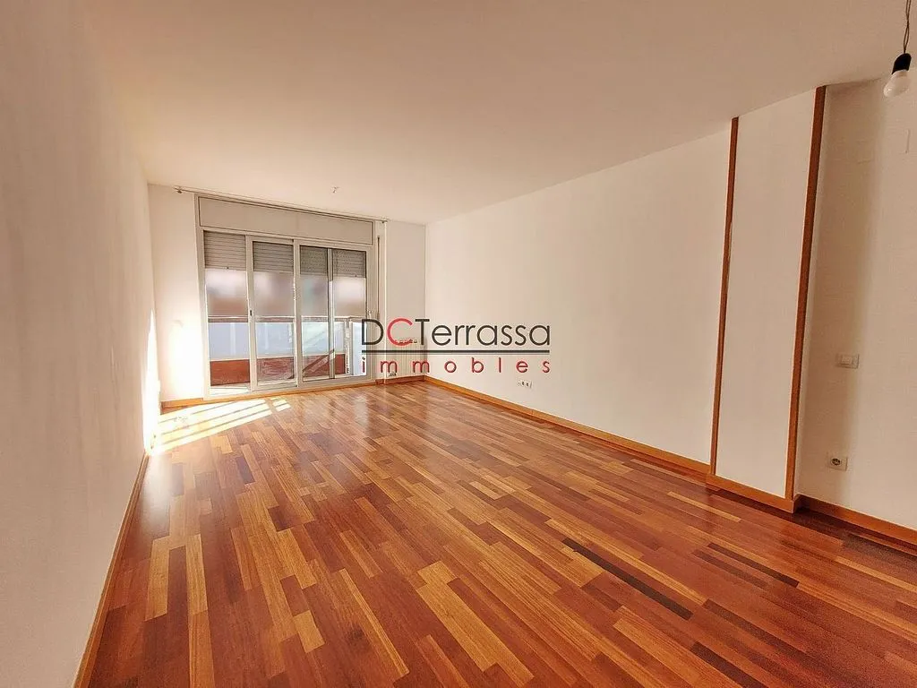 Rooms - Apartment with Balcony in Vallparadís, Terrassa