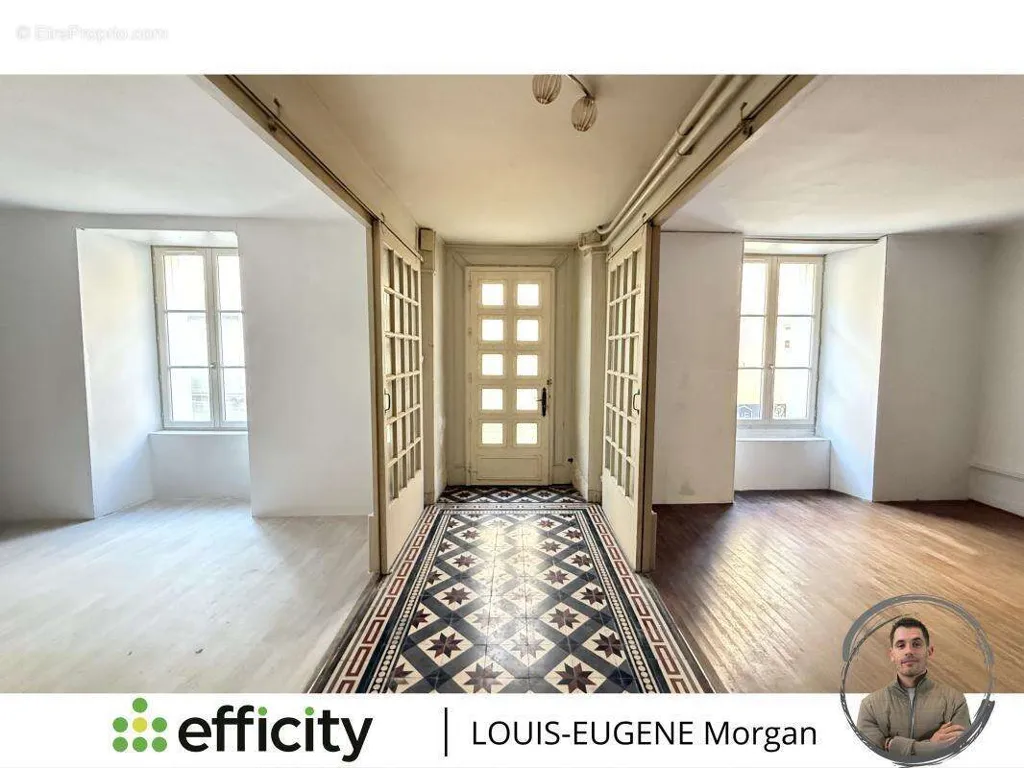 Elutuba - City House with Terrace in Mirebeau