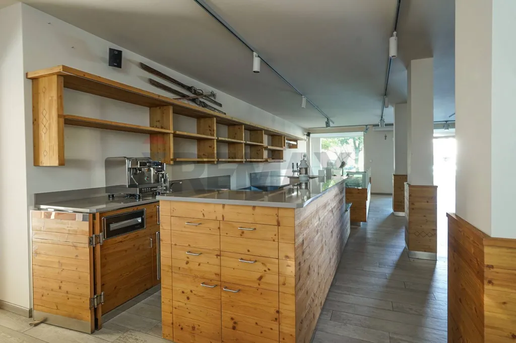 Cucina - Retail Space with Frontage on Via Roma, Valbrembo