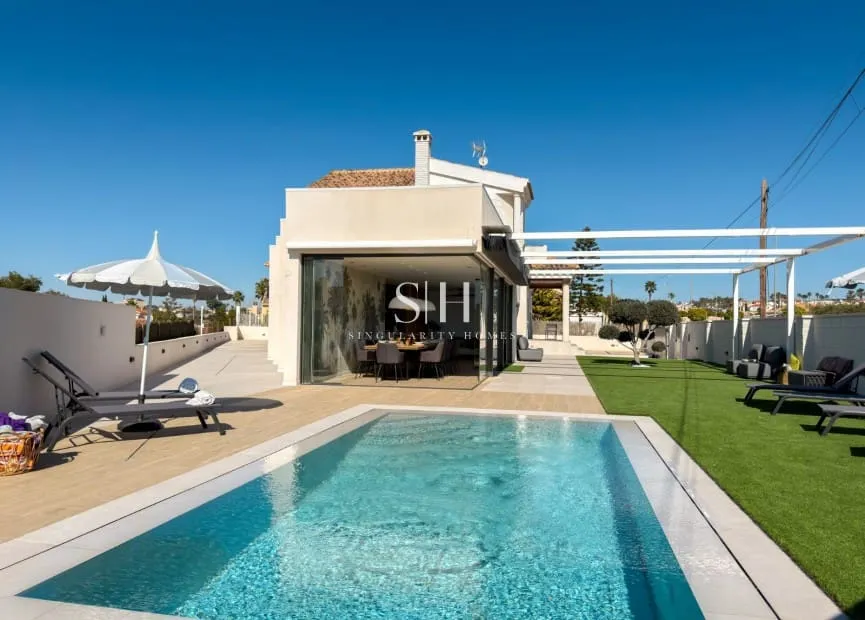 Pool - Contemporary Villa with Private Pool in San Fulgencio