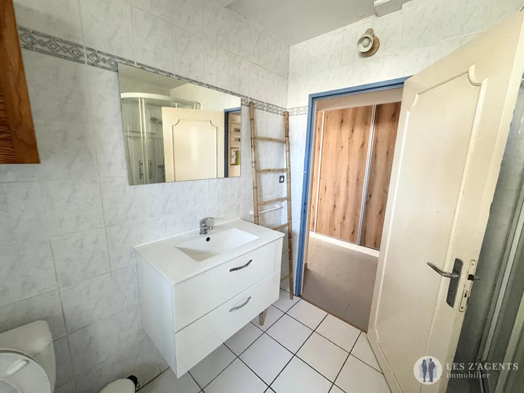 Bathrooms - Meubled 4-Bedroom Apartment with View in Saint-Martin-d'Hères