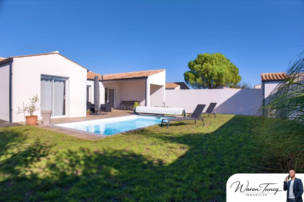 Bassein - Contemporary House with Pool in Charron
