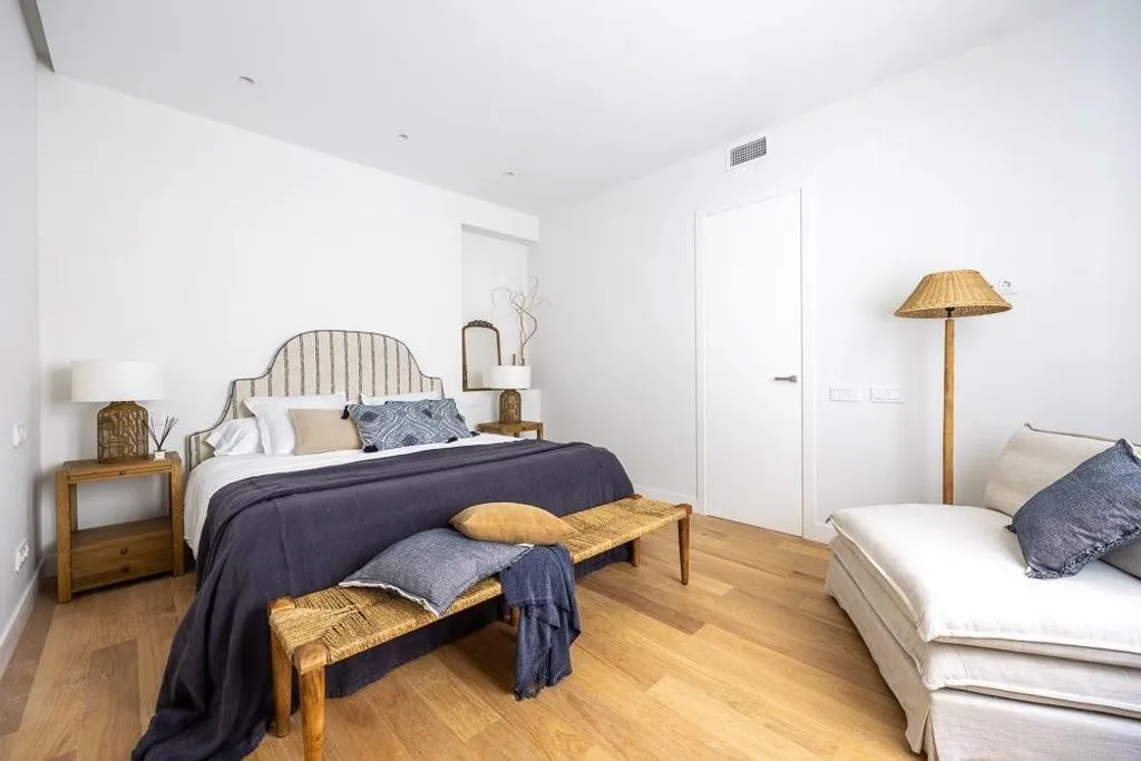 Magamistoad - Luxury East-Facing Apartment in JERONIMOS, Madrid