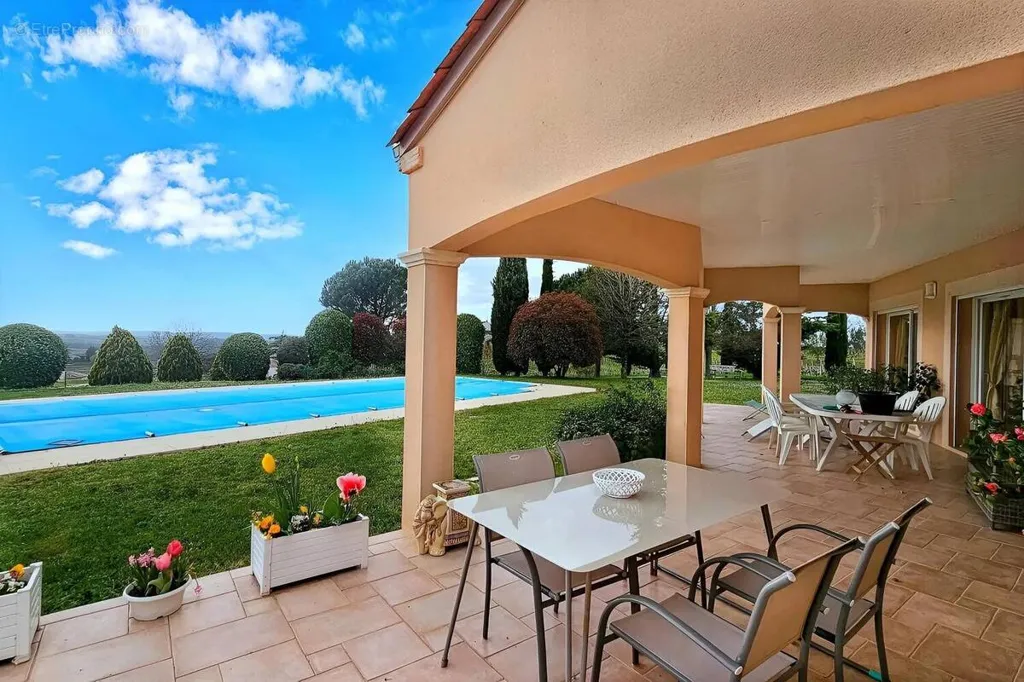 Piscine - Maison 7 pièces à Pomport