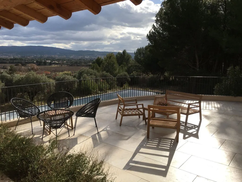 Terrasse - Domaine Viticole Bio avec Piscine au Cœur de l'AOP Ventoux