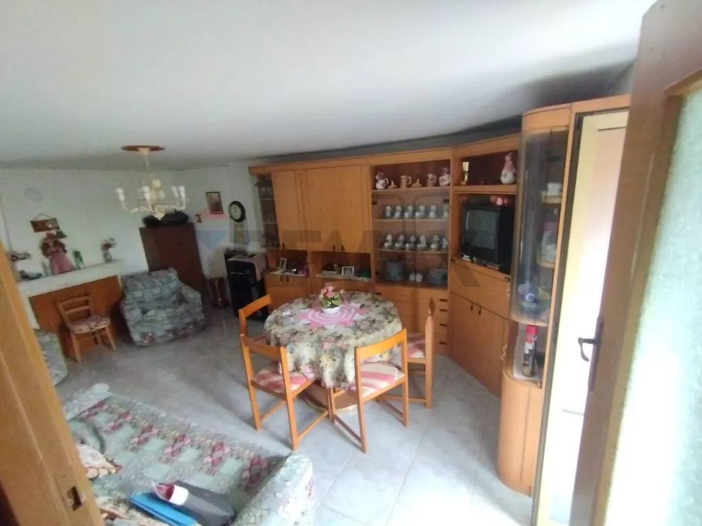 Söögituba - Semi-Independent House in Lucito