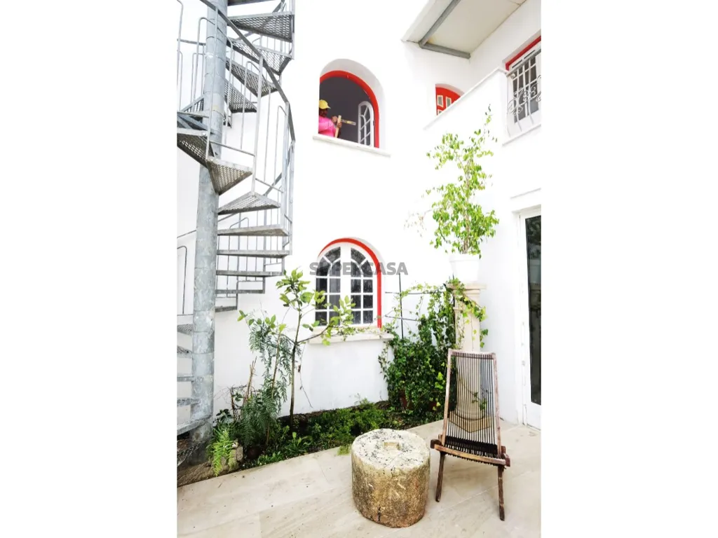 Garden - Historic Triplex with Pool in Costa da Caparica