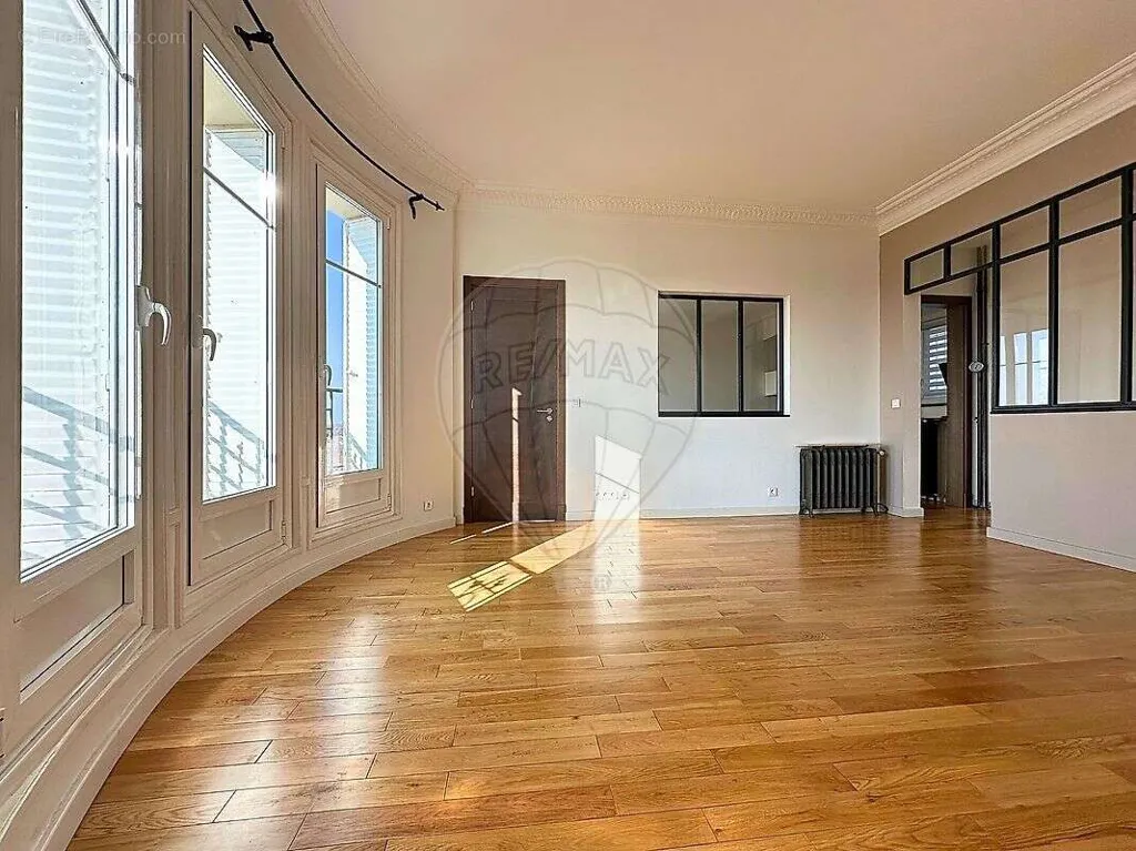 Soggiorno - Luxury Apartment with Park Access in Chantilly