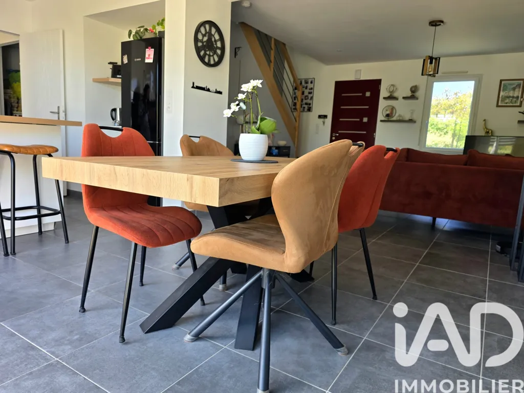Salle à manger - Maison Récemment Construite avec Terrasse à Sainte-Gemmes-sur-Loire