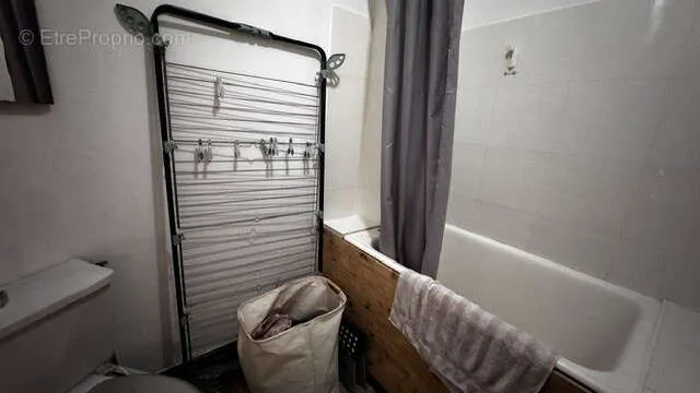 Salles de bain - Studio Proche Gare d'Orsay avec Parking