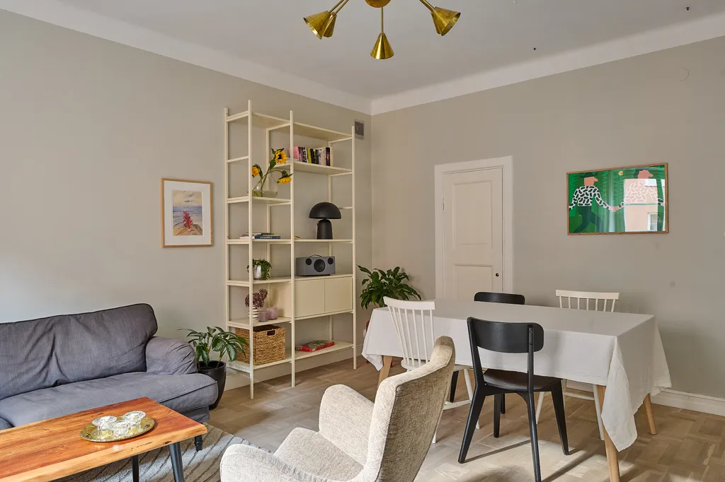 Séjour - Charming 2.5-Bedroom Flat with Garden View in Hornstull