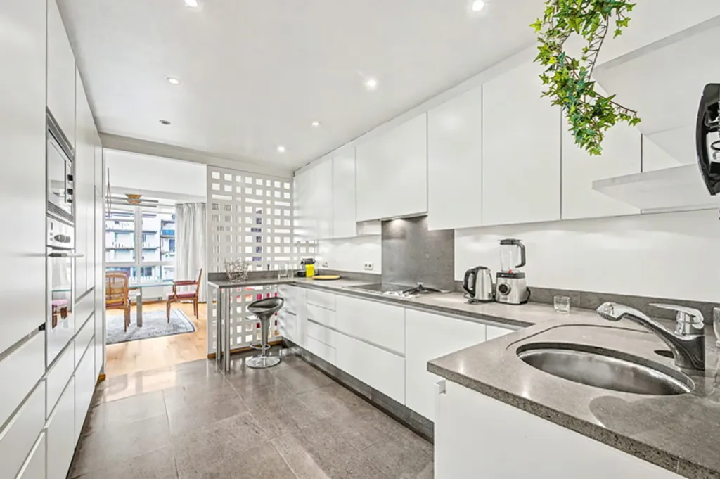 Kitchen - Spacious Flat with Terrace in Avenue Louise