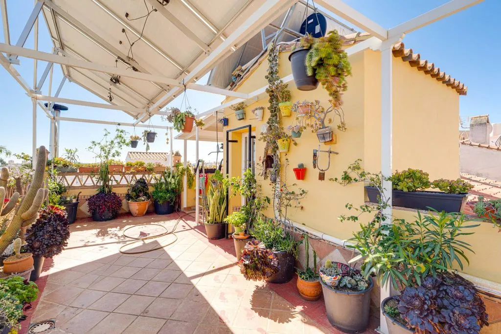 Terrasse - Corner Semi-detached with Pool in Las Lagunas