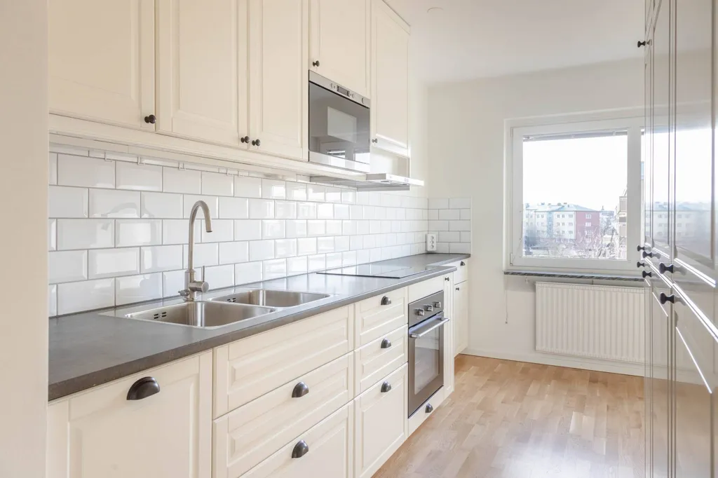 Modern Flat with South-Facing Balcony in Norr