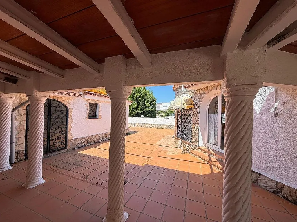 Terrass - Chalet with Private Marina in Empuriabrava