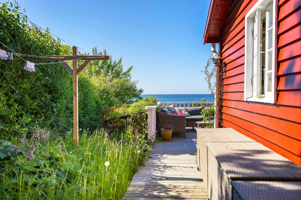 Aed - Cottage with Sea View in Bisserup