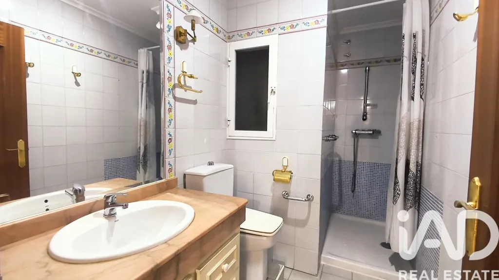 Bathrooms - Apartment with Central Location in Alicante