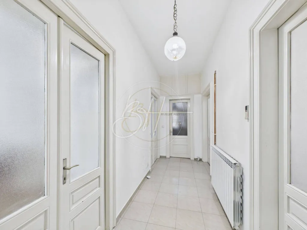 Esik - Apartment with Balcony in Pula Centre