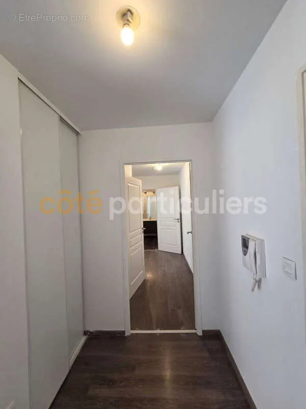 Ingresso - Modern Flat with Parking near Line 7, Pantin