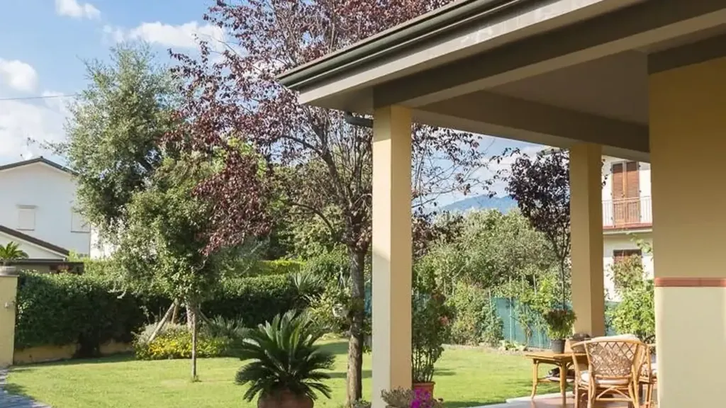 Terrasse - Detached House with Private Garden in Massa