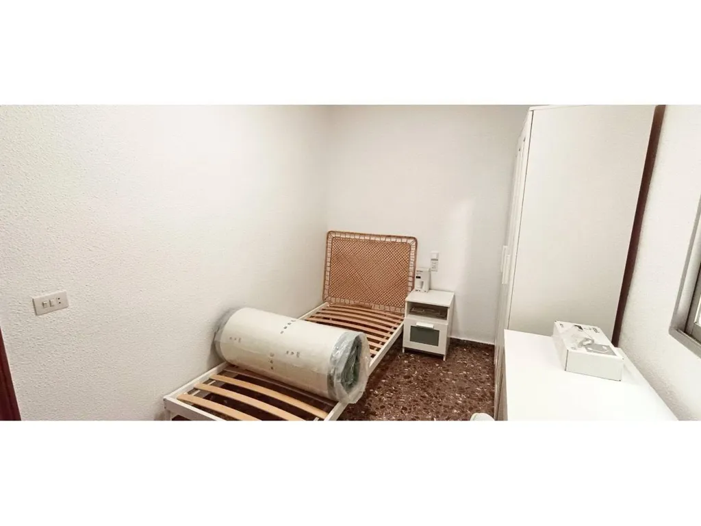 Magamistoad - Ample 4-Bedroom Flat with Balcony in Castellón Centre
