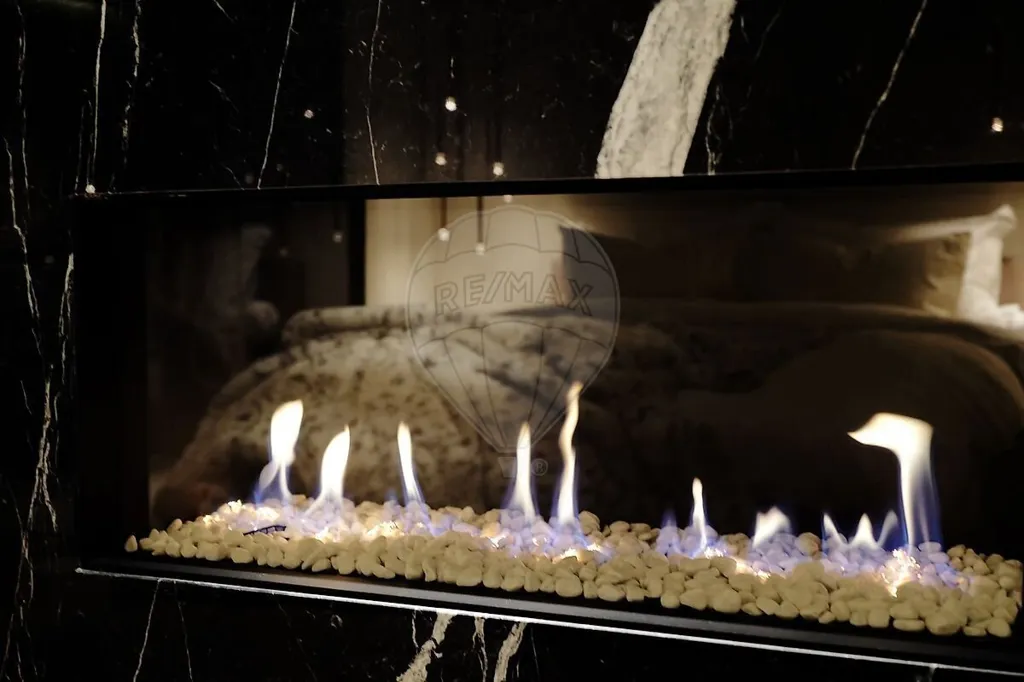 Séjour - Lisbon Condo with Terrace and Fireplace
