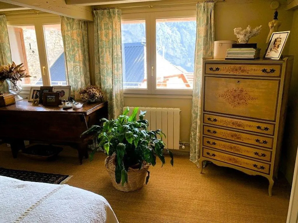 Magamistoad - Spacious House with Mountain Views in Sin