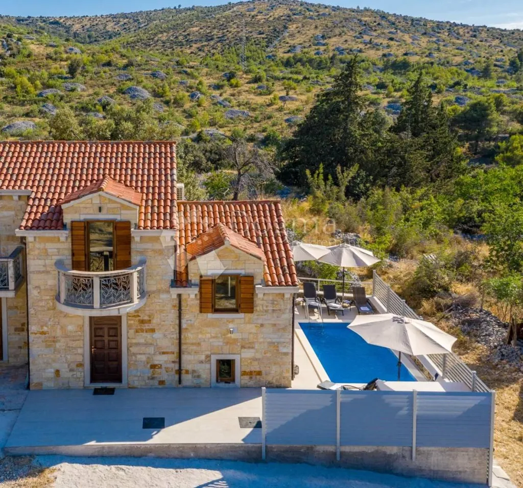Vista aerea - Traditional Villa with Pool in Nerežišća