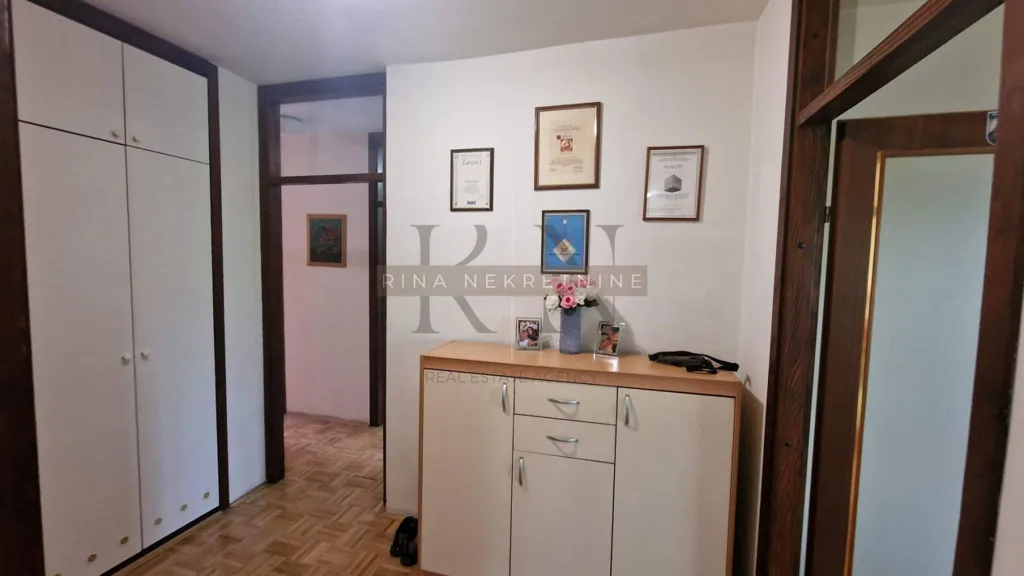 Rooms - Spacious Three-Bedroom Flat with Balcony in Stenjevec