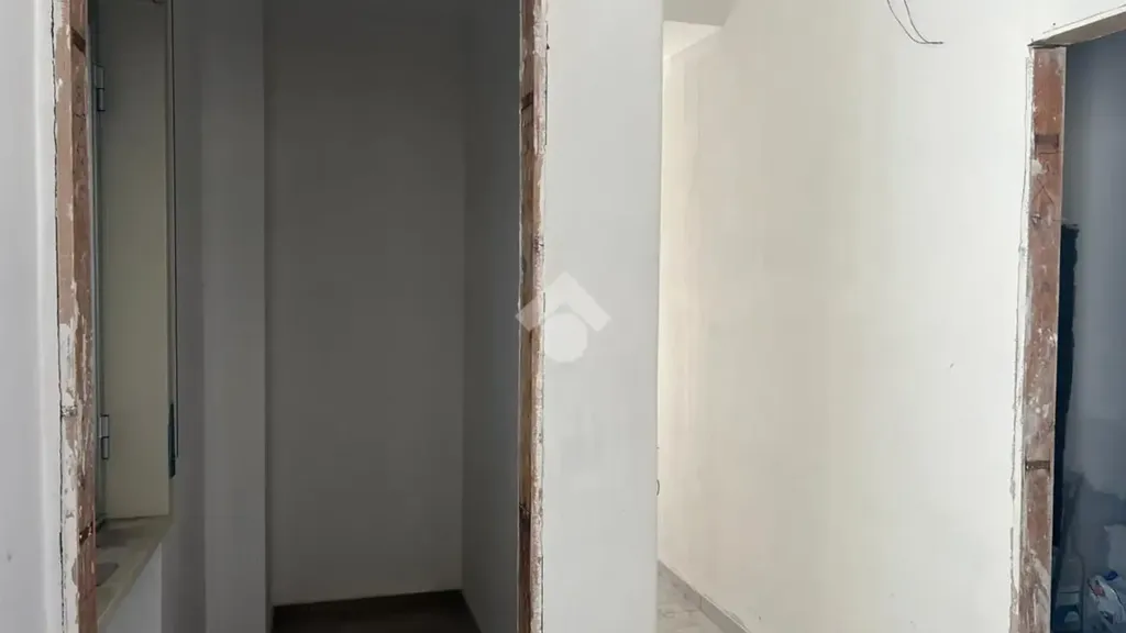 Esik - Modernised Apartment with Balcony in Giarre
