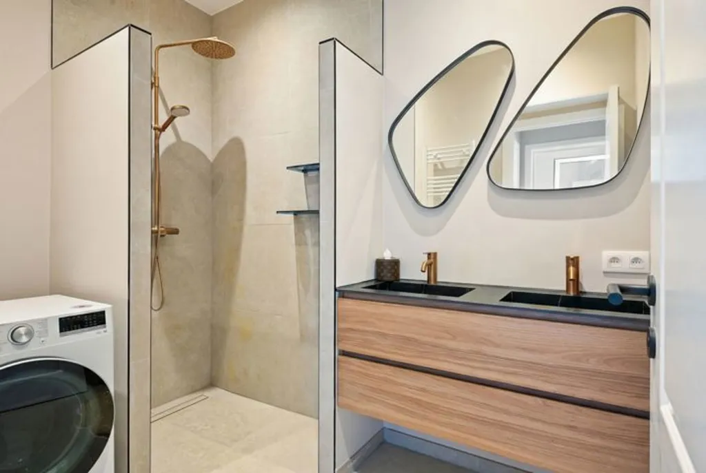 Bathrooms - Renovated Apartment with Terrace in Antwerp