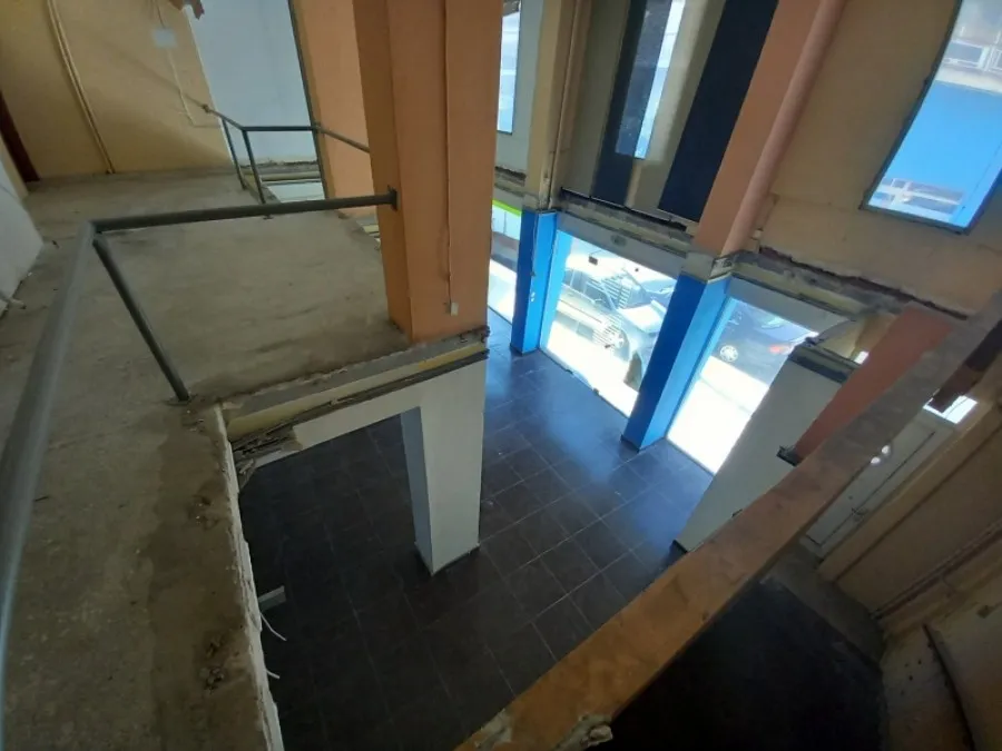 Pièces - Three-Storey Shop with City View in Serres Centre