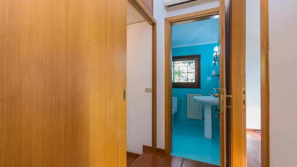 Salles de bain - Two-Level Apartment with Garage in Spresiano