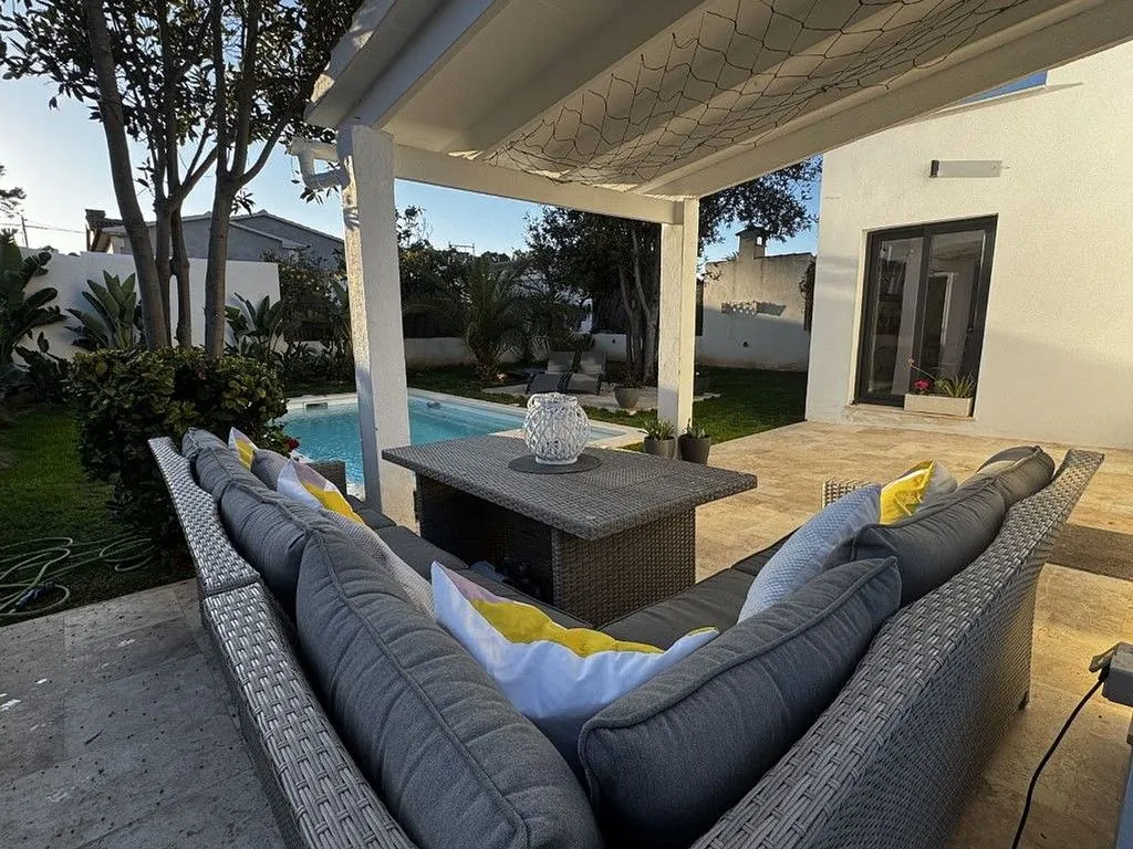 Piscine - Contemporary Villa with Pool in El Toro