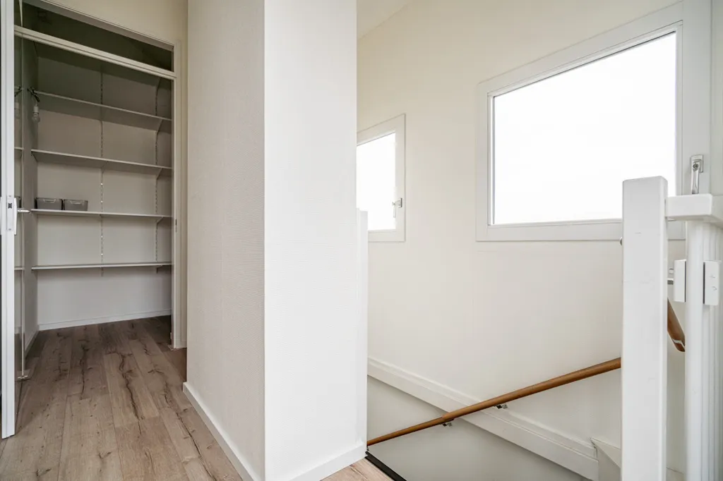 Rooms - Corner Apartment with Extra Mezzanine in Leiden