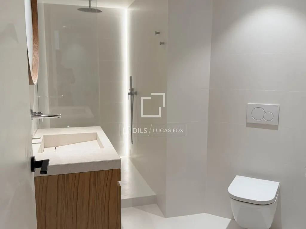 Salles de bain - Luxury Duplex with Top-Floor Privacy in Alicante