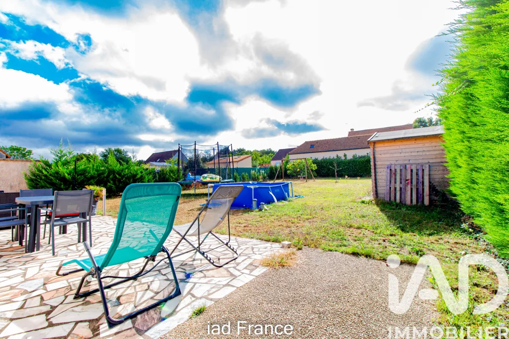 Jardin - Maison Traditionnelle avec Garage à Freneuse