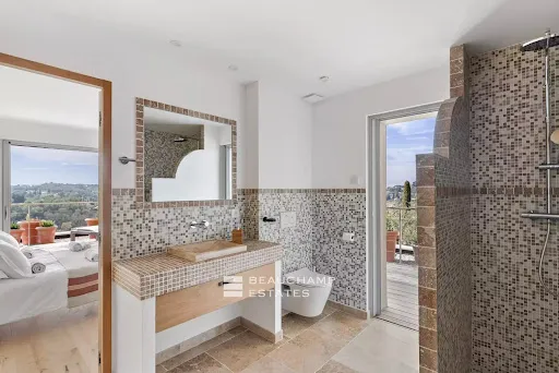 Salles de bain - Villa de Luxe avec Piscine à Valbonne