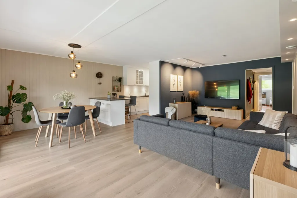 Elutuba - 4-Bedroom Apartment with West-Facing Balcony in Trondheim