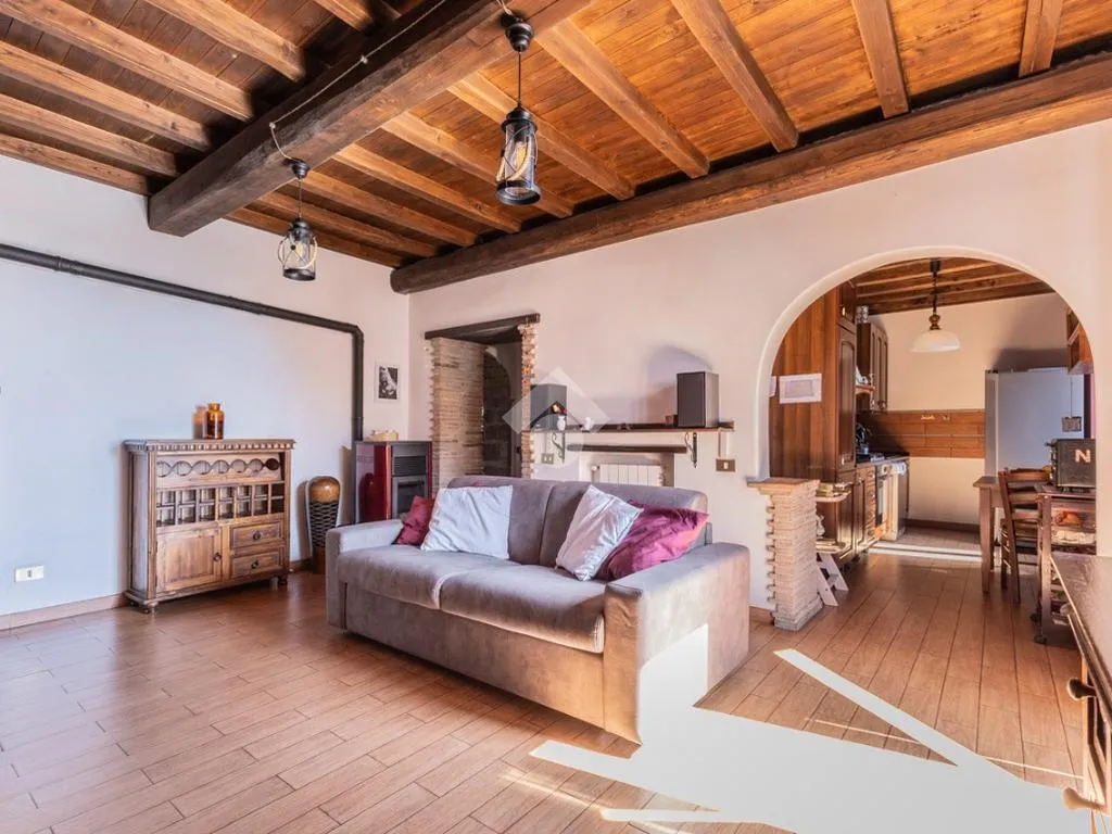 Elutuba - Rustic Attico with Balcony in Capranica