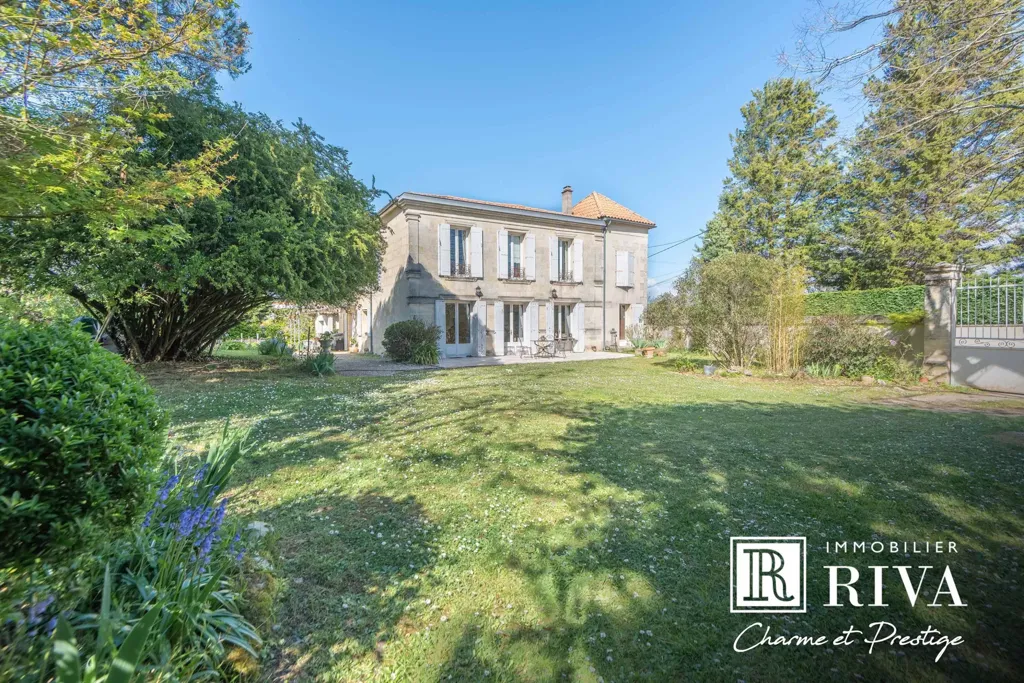 Exterior - Luxury House with Pool near Bordeaux
