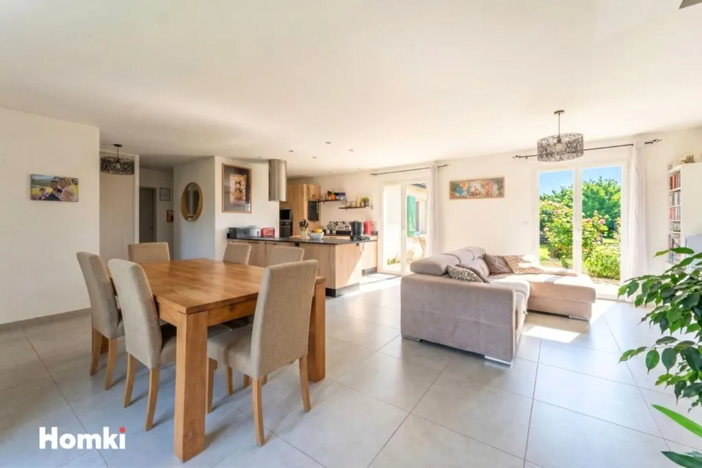 Dining Room - Family House with Pool in Montussan