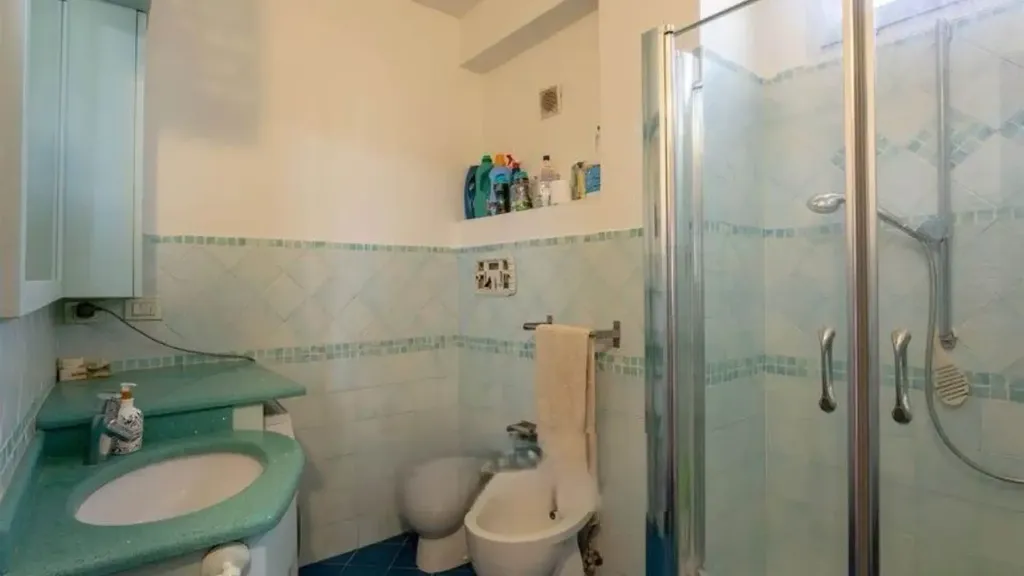 Bathrooms - Duplex Apartment with Balcony in Campi Bisenzio