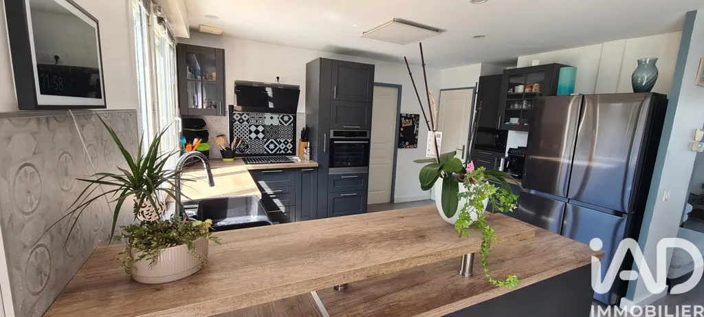 Cuisine - Maison Indépendante avec Piscine à Vémars